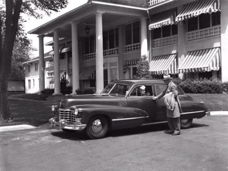  Cadillac Series 62 Sedan 1946 года  (фото 2 из 4)